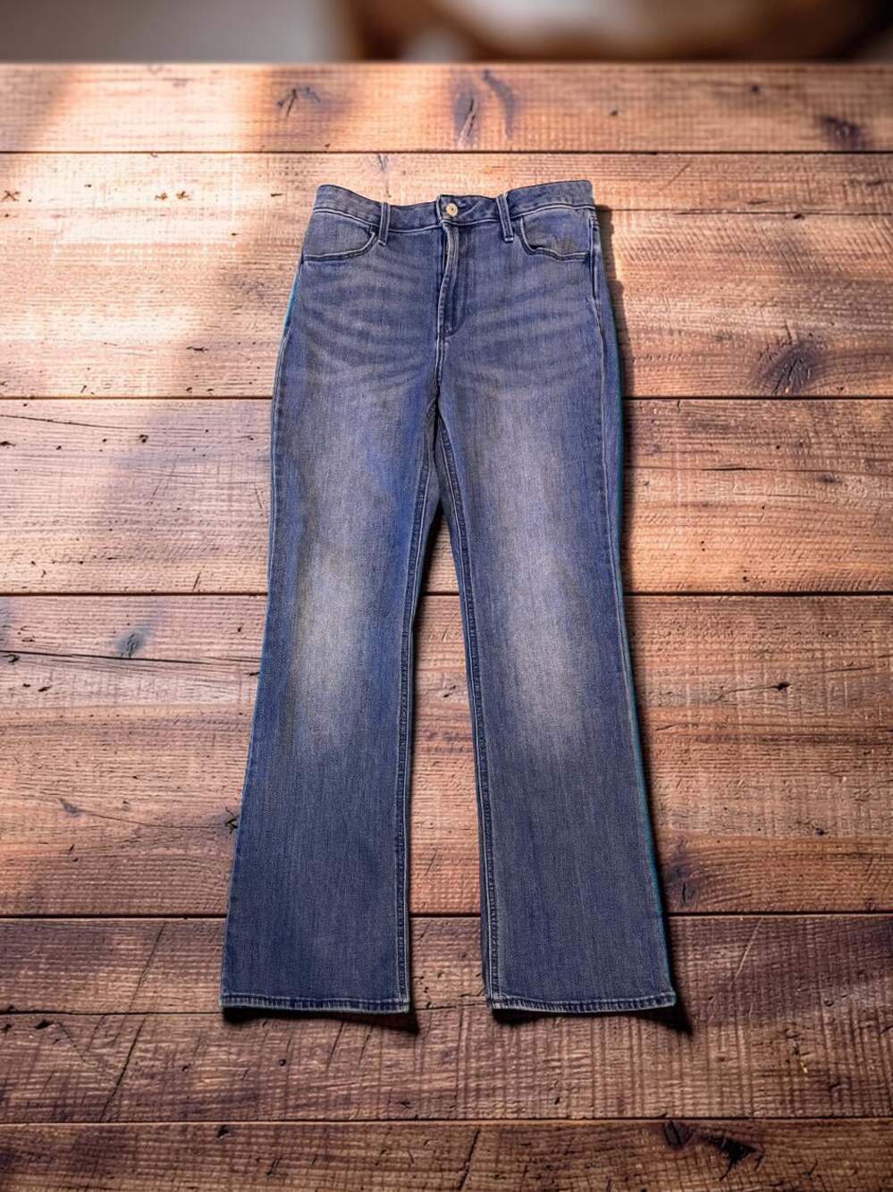 Old Navy High-Rise Wow Flare Jeans Size 6
Western Casual